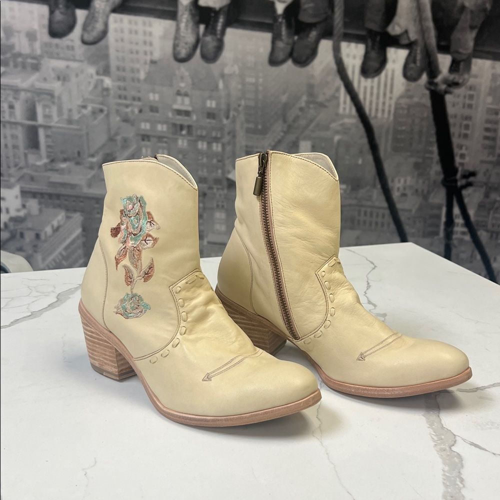 Marco Delli x Free People Evelina Embroidered Western Ankle Boots Cream Sz 38